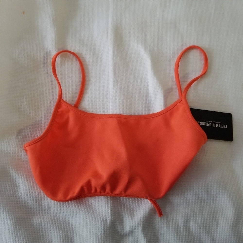 NWT PrettyLittletThing Crop Top B5